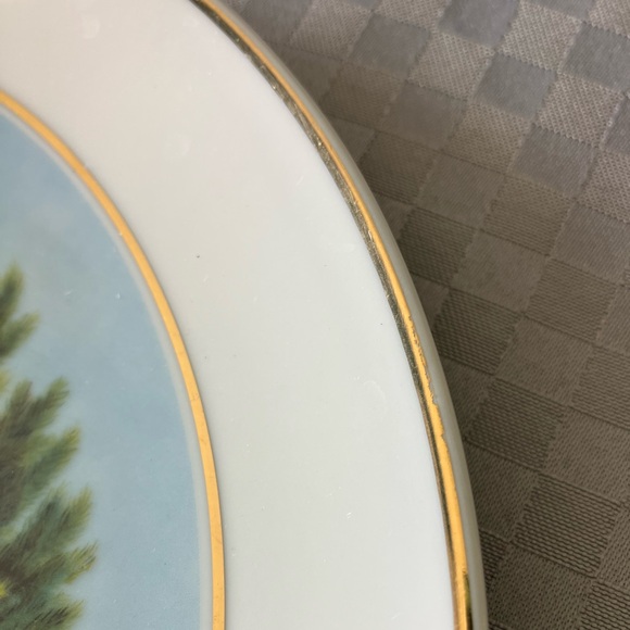 Vintage AVON Christmas 1981 Decorative Plate 22k Gold Trim 9” - Picture 5 of 7